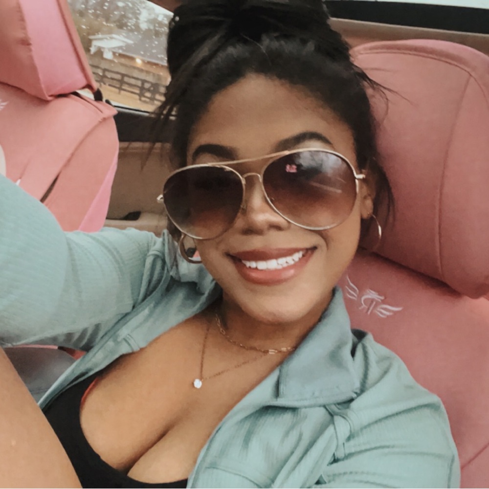 Meet your Posher, Makayla